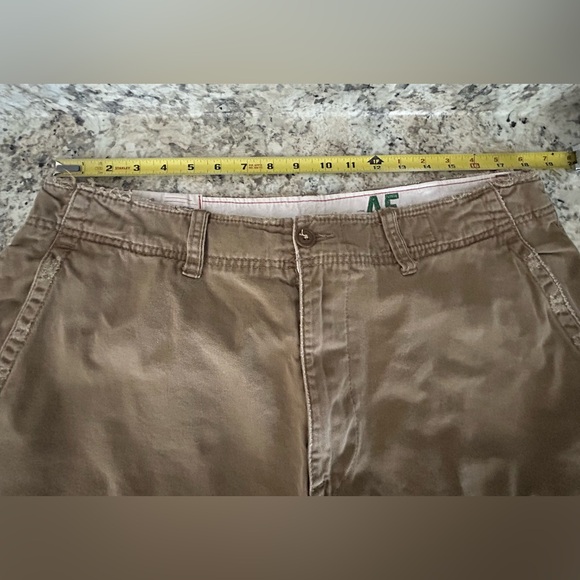 American Eagle Outfitters Khaki Tan Distressed Heavy Duty Cargo Shorts Size 36 - Picture 8 of 9